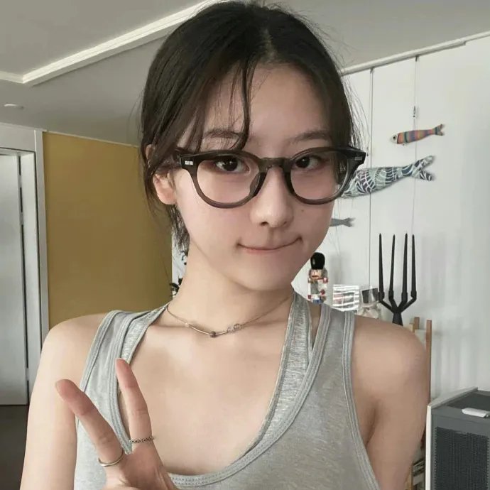 红鞋男子
